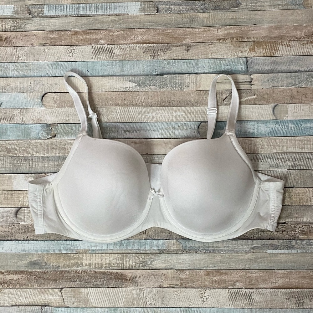 Torrid sexy T-shirt balconette bra white 42B
